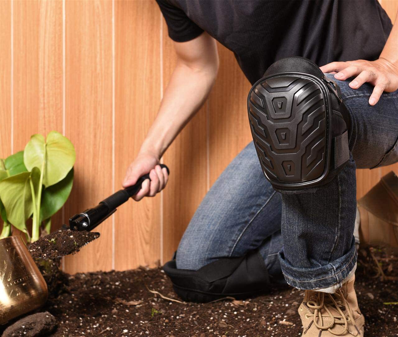 gardening-knee-pads Professional heavy duty knee pads for gardening work